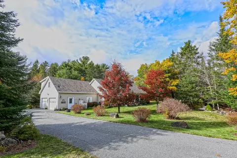 17 Meadow Ln, Blue Hill, ME 04614