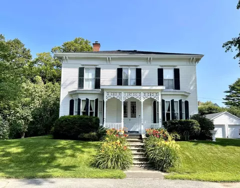 33 Hyler St, Thomaston, ME 04861