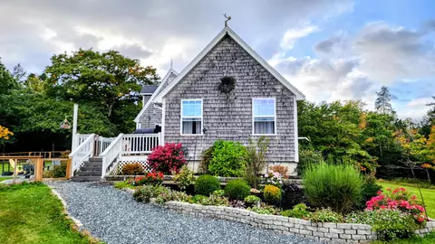 663 Reach Rd, Deer Isle, ME 04627