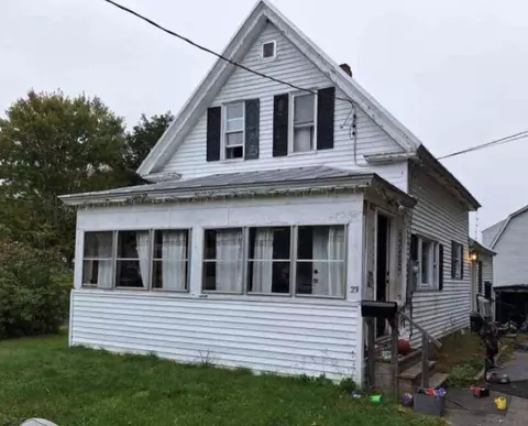23 Spring St, Madison, ME 04950