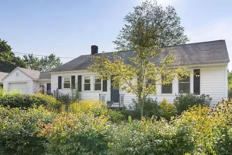 25 Weymouth St, Saco, ME 04072