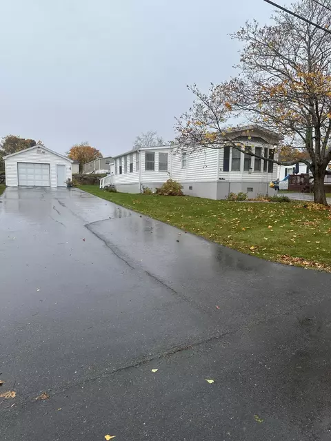 8 M Street St, Bangor, ME 04401