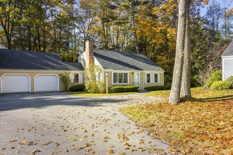 28 Applegate Ln #28, Falmouth, ME 04105