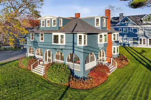 11 Haverhill Ave #2, Kennebunkport, ME 04046