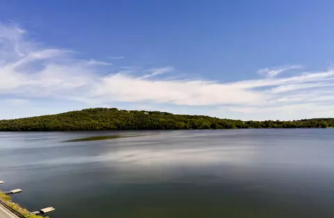 190 Lake View Dr, Rockland, ME 04841