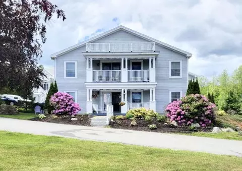 8 Hilltop Dr #8, Rockport, ME 04856