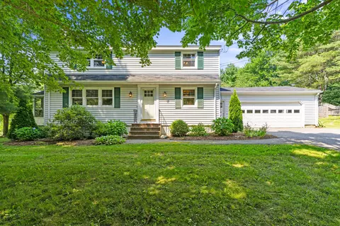 9 Hallmark Rd, Cumberland, ME 04110