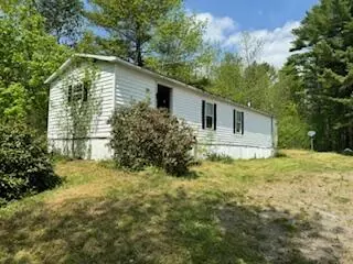 15 Huffs Corner Rd, Wellington, ME 04942
