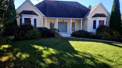 8 Nathan Ct, Brunswick, ME 04011