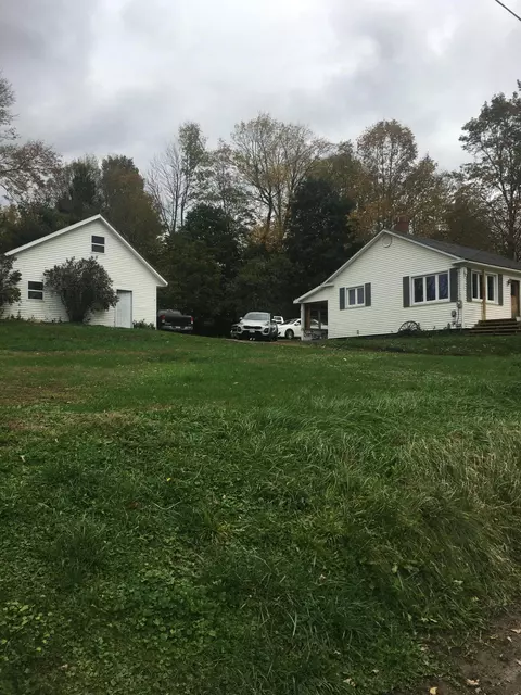 8 Cleveland St, Calais, ME 04619