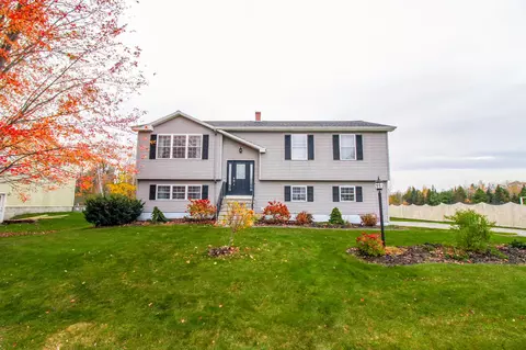 17 Charles St, Hampden, ME 04444