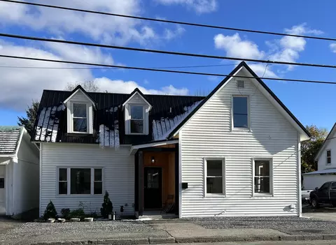 68 Main St, Dexter, ME 04930