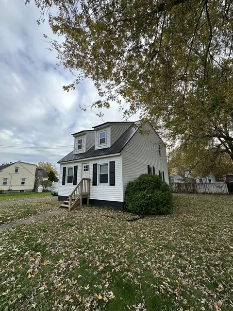 9 Connor Ave, Fairfield, ME 04937