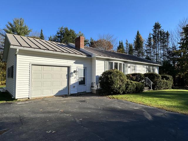 9 Birchwood Dr, Oakland, ME 04963
