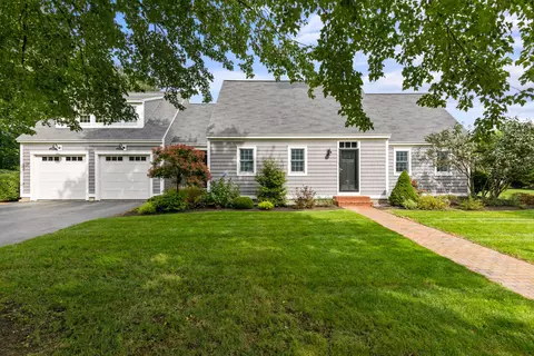 11 Village Woods Cir, Gorham, ME 04038