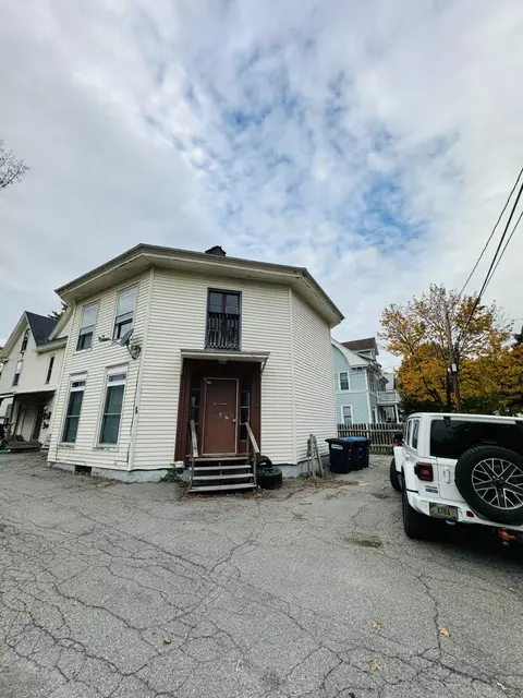 78 Grove St, Bangor, ME 04401