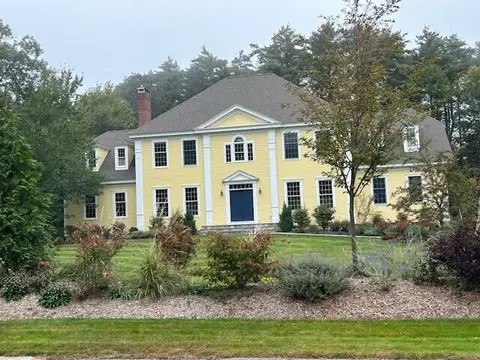19 Mary Ln, Cumberland, ME 04110