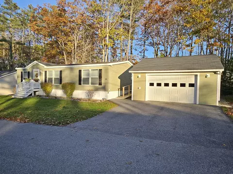 20 Stanley Dr, Lisbon, ME 04250