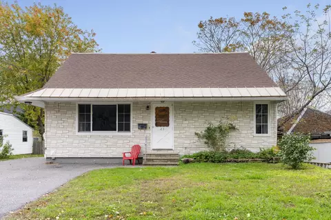 25 Fulton St, Auburn, ME 04210