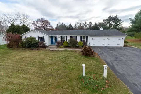 50 Coolidge Ave, Hampden, ME 04444