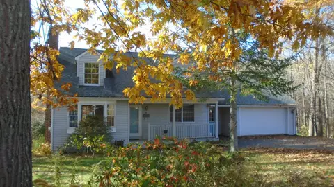 9 Laureat Ave, Auburn, ME 04210
