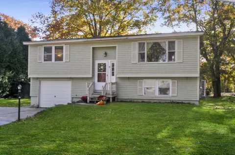 9 Pierce Ave, Sanford, ME 04073