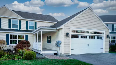 5 Summerfield Ct #17, Gorham, ME 04038