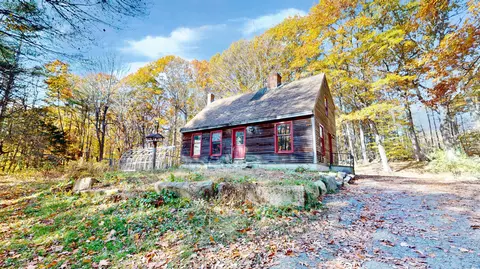 7 Woodpecker Ln, Raymond, ME 04071