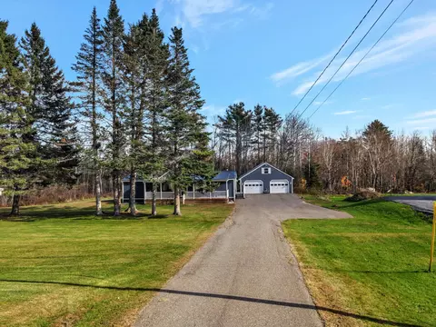 302 Middle Rd, Oakland, ME 04963