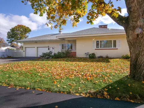 16 Fairmount Park E, Bangor, ME 04401