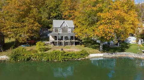 89 Shore Dr, Sabattus, ME 04280