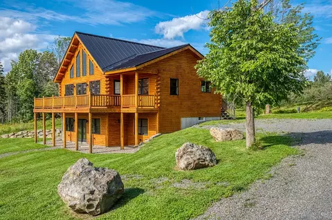 4 Eva D Ln, Rangeley, ME 04970