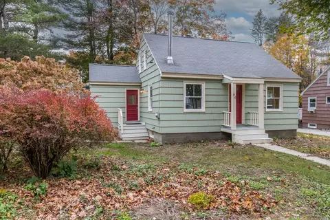 64 Middle Rd, Falmouth, ME 04105