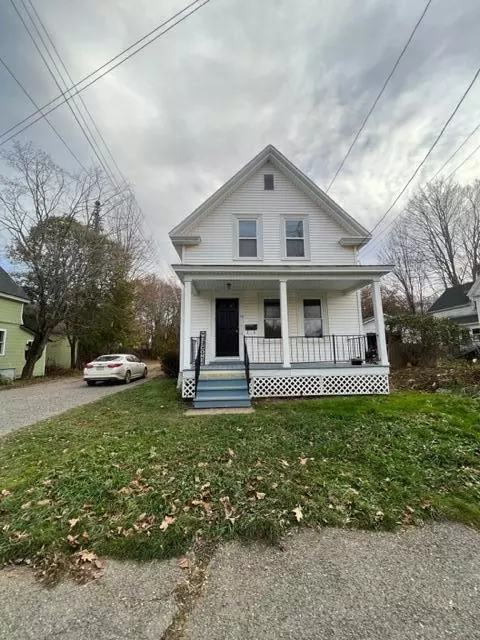39 Park St, Houlton, ME 04730