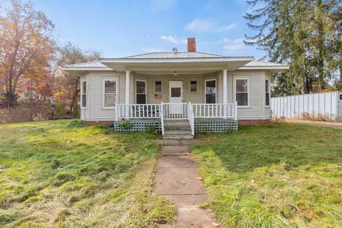 9 Maple St, Limerick, ME 04048