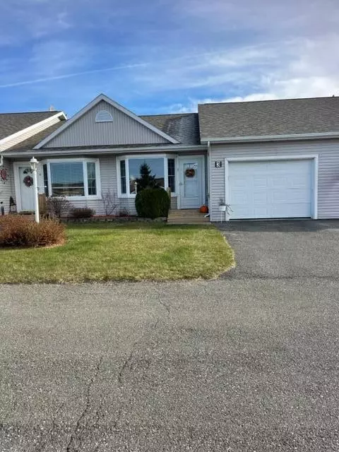 28 Pine St #3, Fort Kent, ME 04743