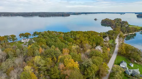 128 Groves Rd, Yarmouth, ME 04096