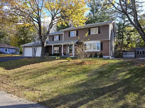 5 Pineland St, Lewiston, ME 04240