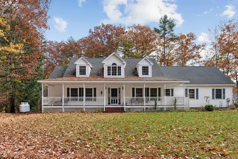 10 Fairway Dr, Naples, ME 04055