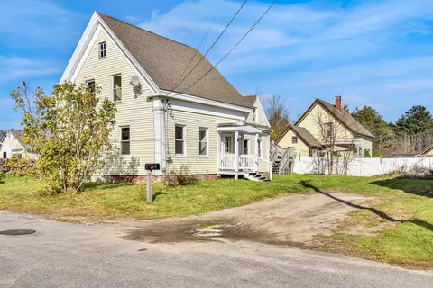 13 Lincoln St, Richmond, ME 04357