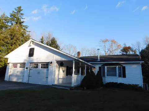 42 Kingsbury Rd, Holden, ME 04429