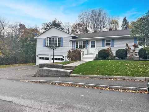 89 Eighth St, Auburn, ME 04210