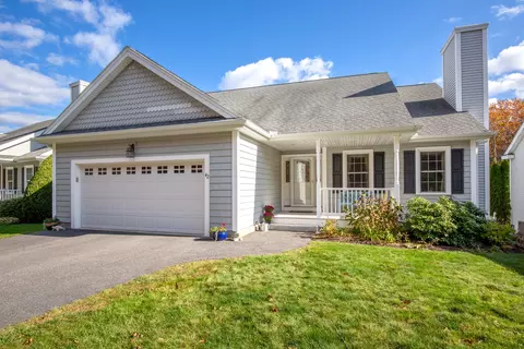 42 Carriage Ln #5, Brunswick, ME 04011