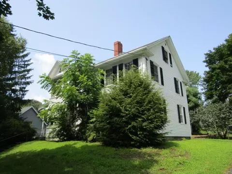 21 Franklin St, Bucksport, ME 04416