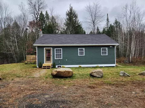 231 Swan Rd, New Sharon, ME 04955