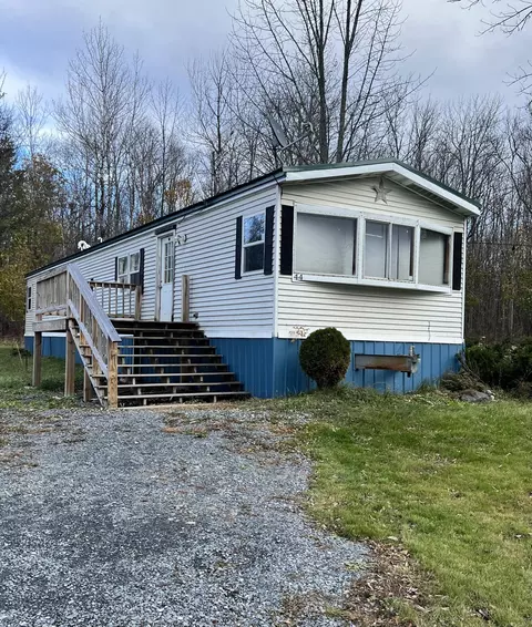 44 Cindy Ln, Dexter, ME 04930