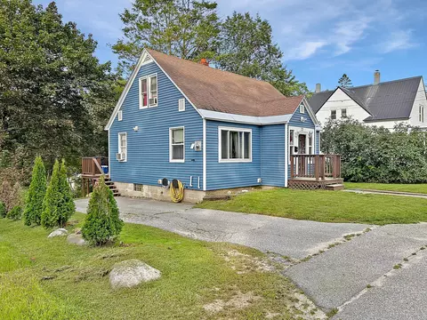 22 Howard St, Mexico, ME 04257