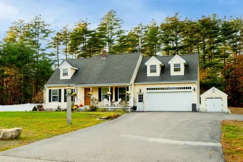 11 Meadowbrook Dr, Hollis, ME 04042