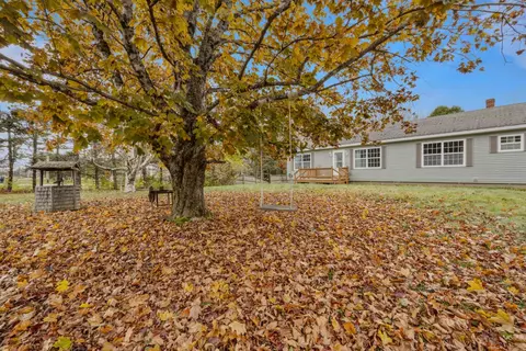 499 Wing Rd, Hermon, ME 04401