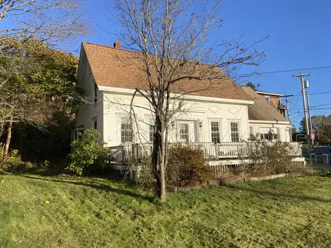 42 Sea St, Boothbay Harbor, ME 04538